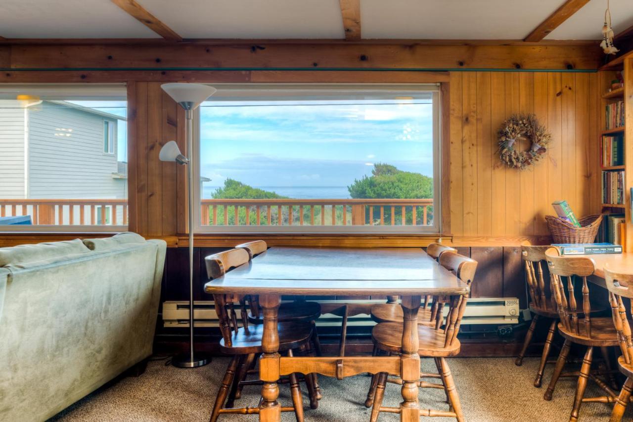 Elbow'S Inn Rockaway Beach Bagian luar foto