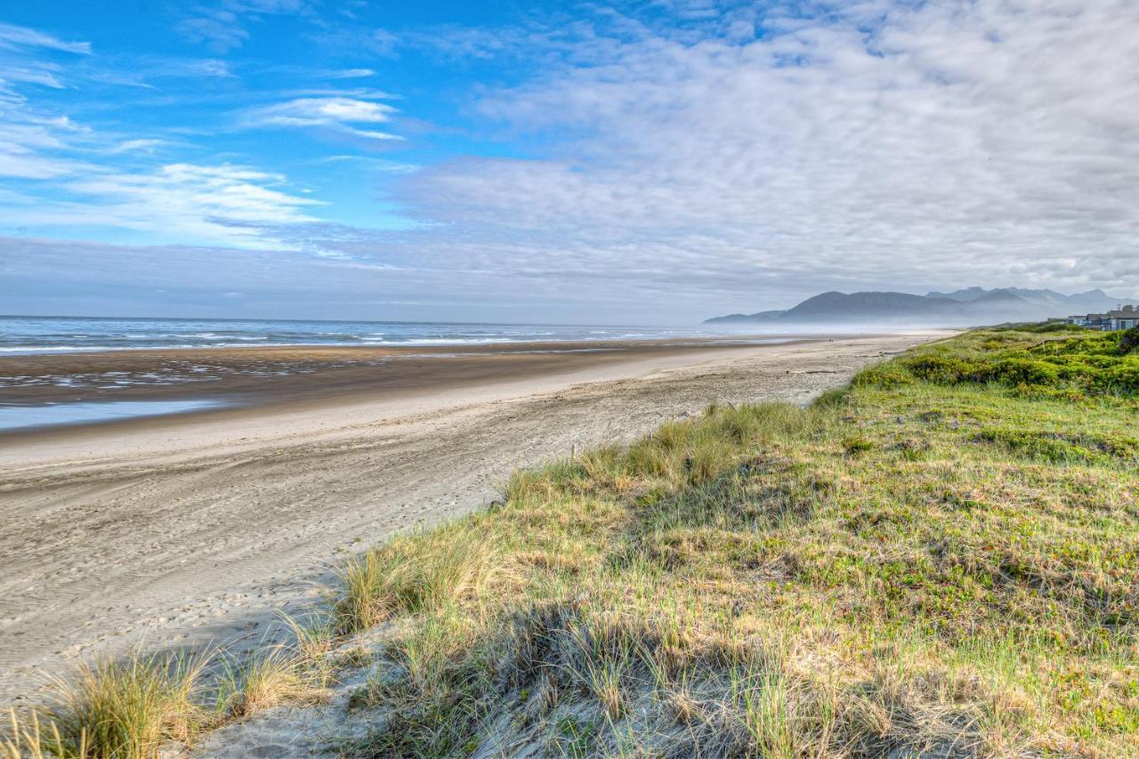 Elbow'S Inn Rockaway Beach Bagian luar foto