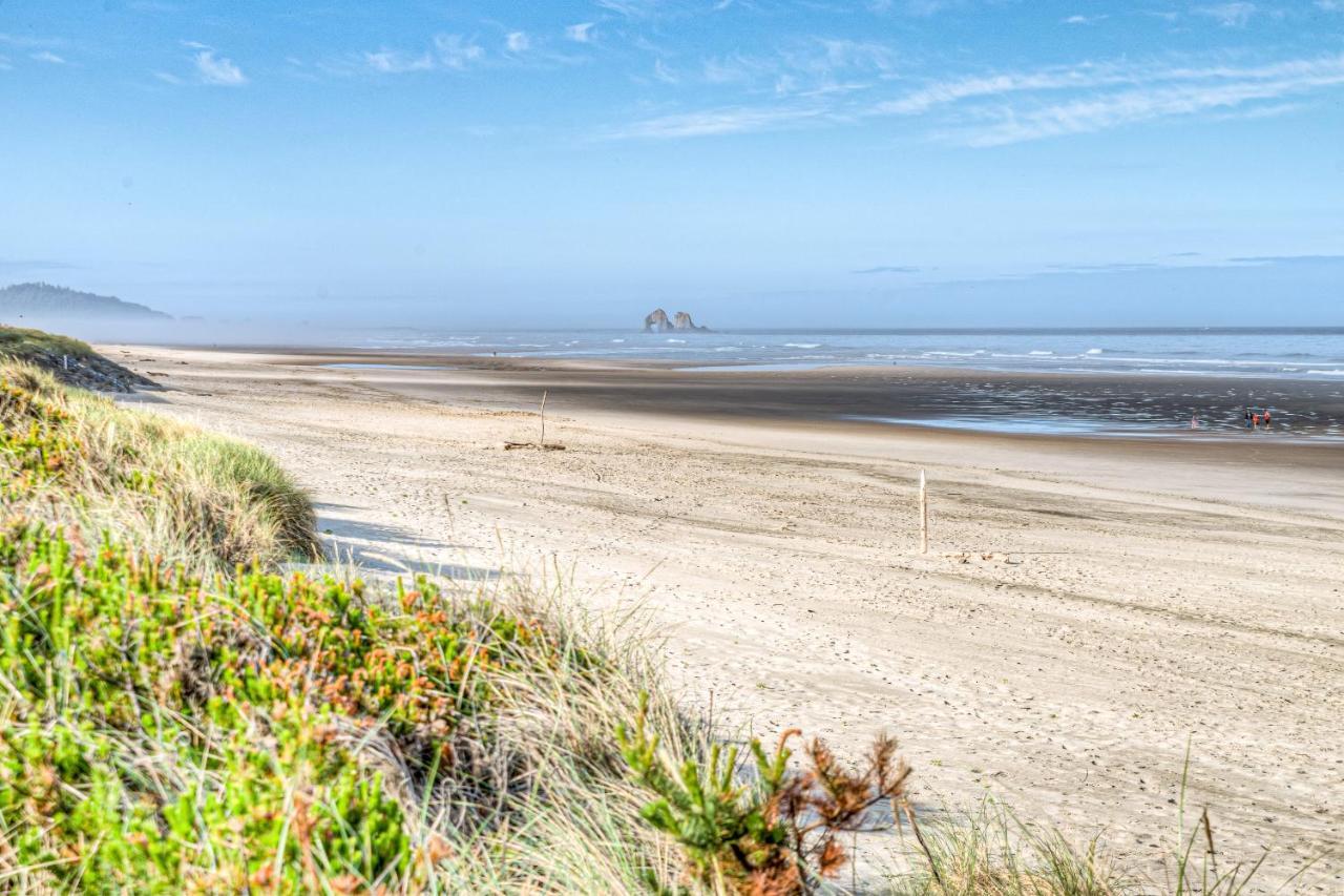 Elbow'S Inn Rockaway Beach Bagian luar foto